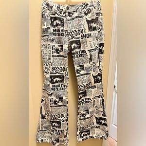 🖤GARAGE🖤 Low rise flare newspaper print jeans size 7